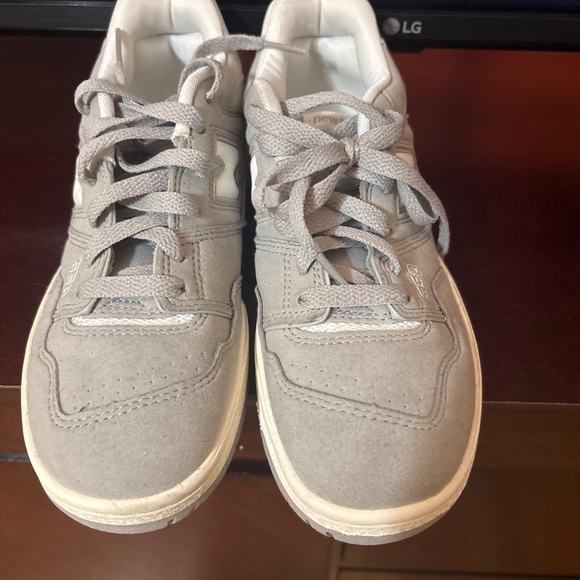 New balance - Picture 2 of 4